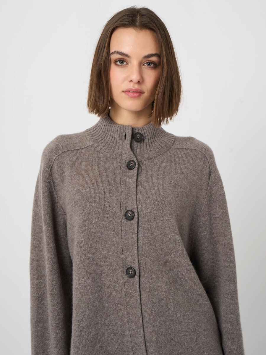 Strickjacke aus italienischer Lammwolle mit Stehkragen image number 5