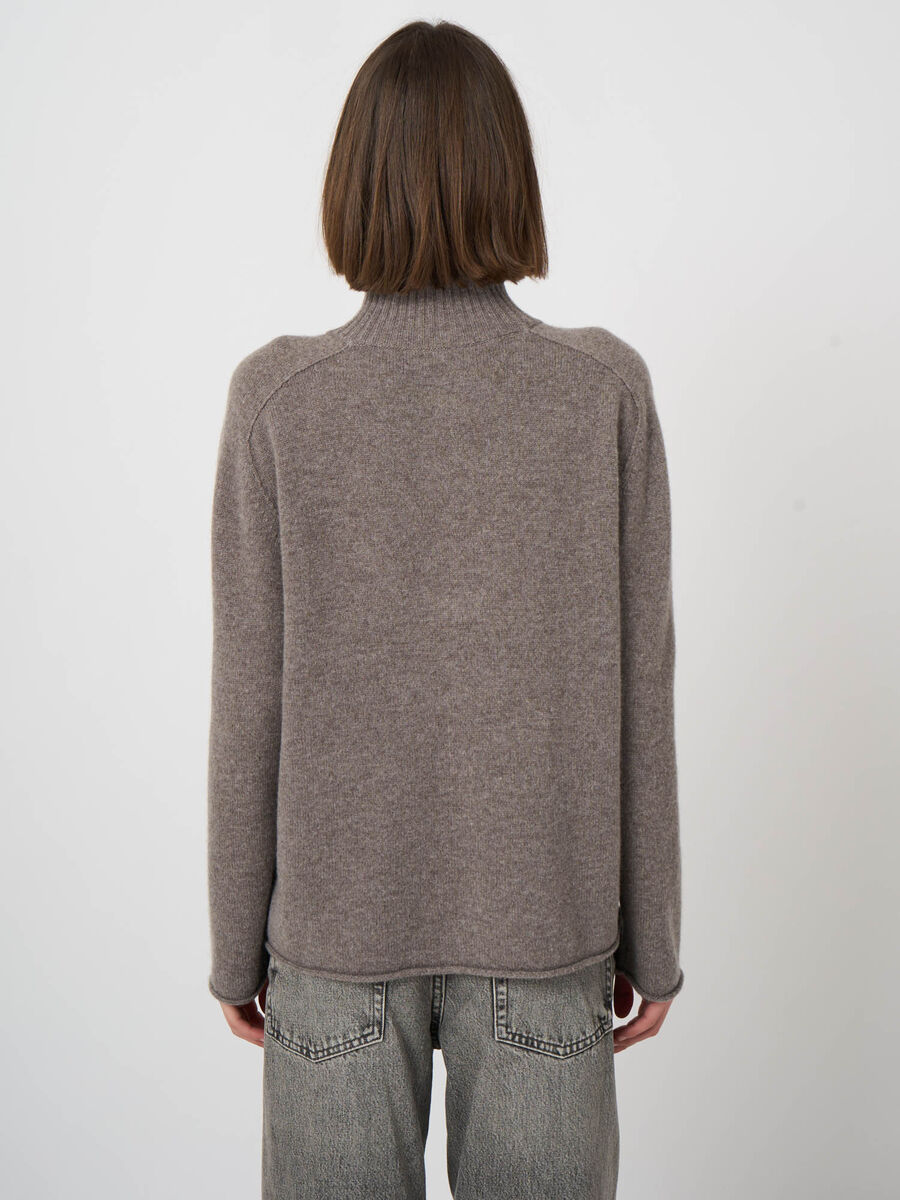 Strickjacke aus italienischer Lammwolle mit Stehkragen image number 6