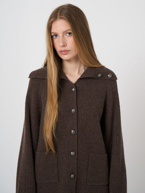 Cardigan c&ocirc;tel&eacute; en laine d&rsquo;agneau italienne &agrave; col boutonn&eacute;