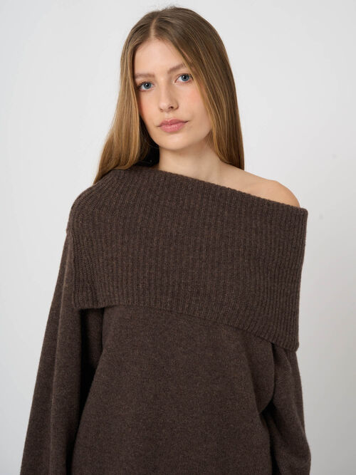 Italian Lambswool Sweater with Wide Ribbed Cuffs