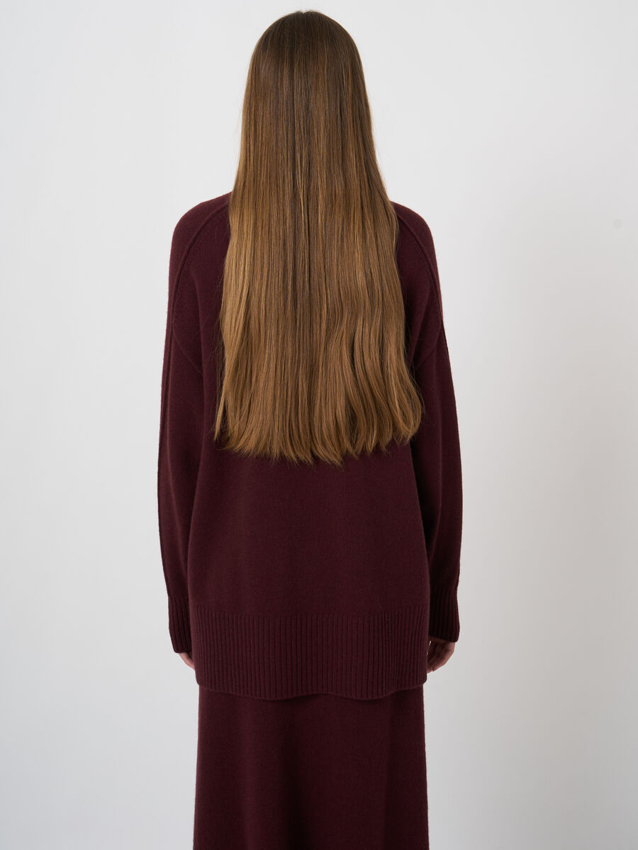 Langer Pullover aus italienischer Lammwolle mit Mock Neck image number 4