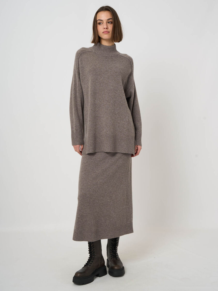 Langer Pullover aus italienischer Lammwolle mit Mock Neck image number 3