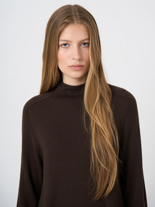 Robe en laine m&eacute;rinos extra fine &agrave; col montant