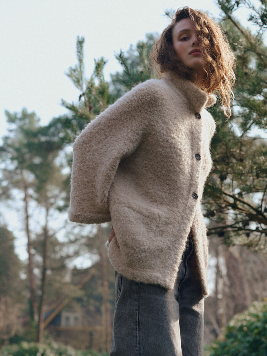 Cardigan-veste oversize en boucl&eacute; alpaga-laine image number 0