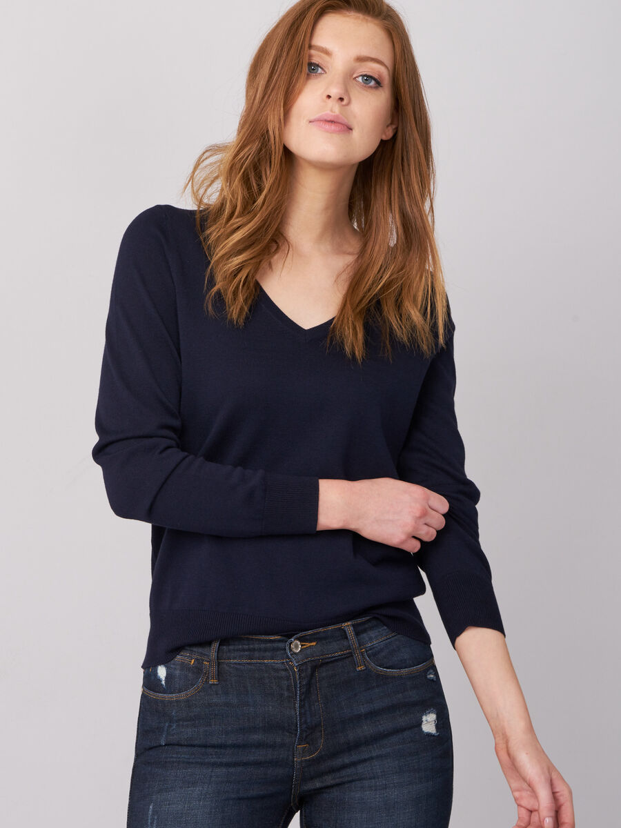 Basic cotton blend V-neck sweater image number 0