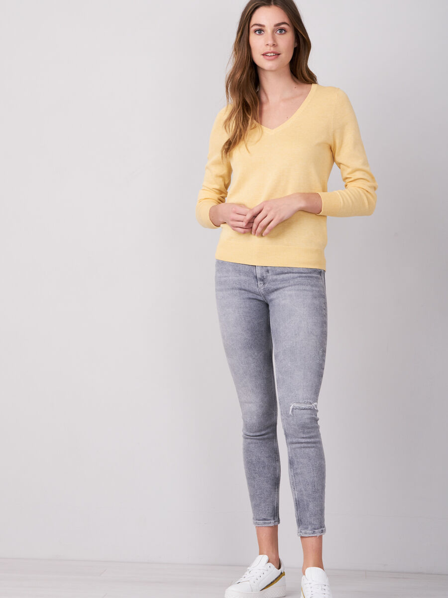 Basic cotton blend V-neck sweater image number 3