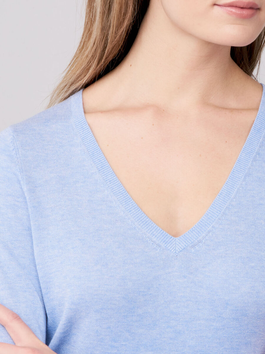 Basic cotton blend V-neck sweater image number 2