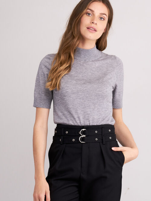 Lightweight fine knit short sleeve sweater
