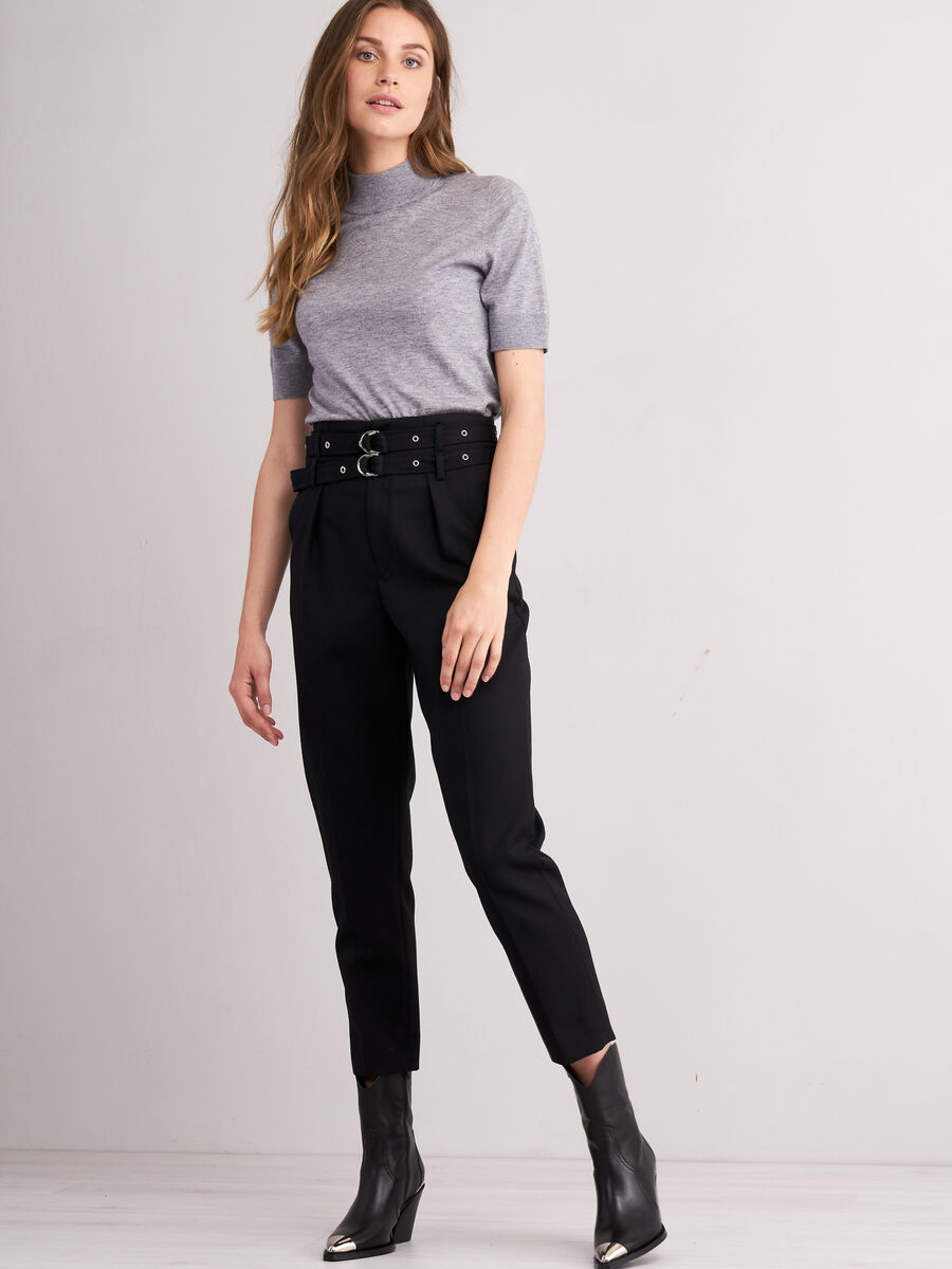 Lightweight fine knit short sleeve sweater image number 3