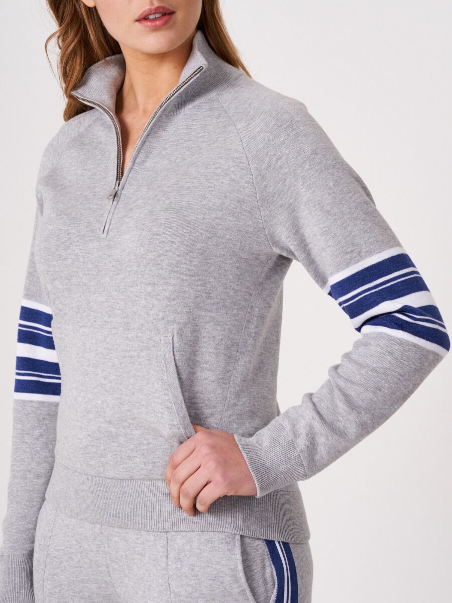 Sporty half zip sweater with kangaroo pocket image number 2