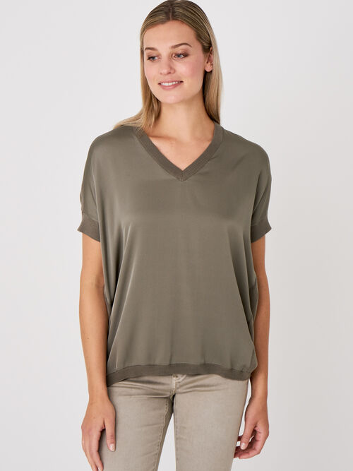 Mouwloze V-hals trui met zijde aan voorkant