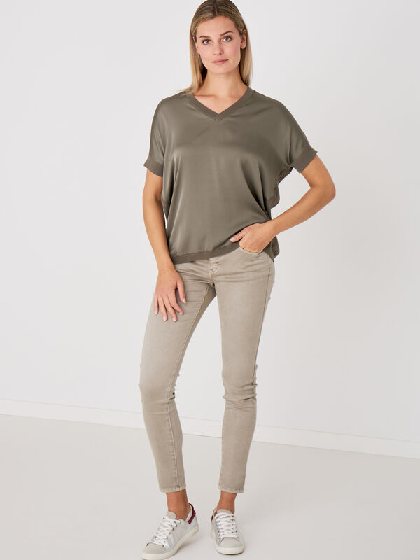 Sleeveless silk-front V-neck sweater image number 3