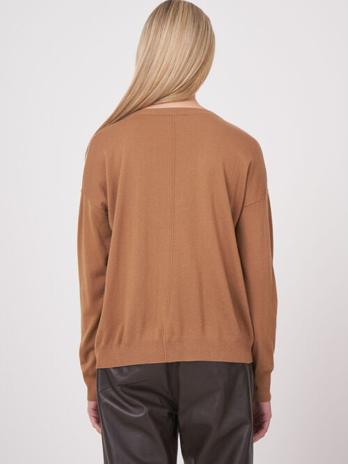 Superfein gestrickter Pullover mit U-Boot-Ausschnitt