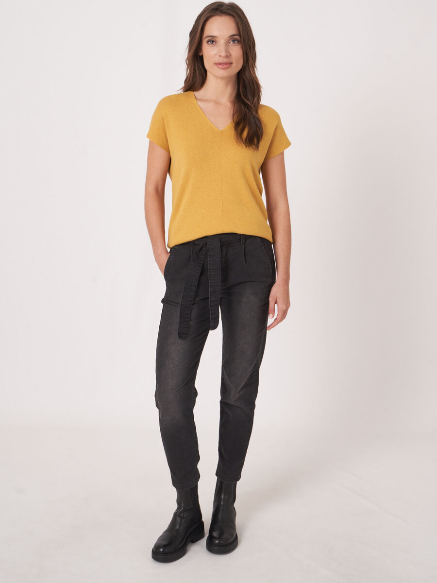 Pull col V sans manches en coton biologique image number 5