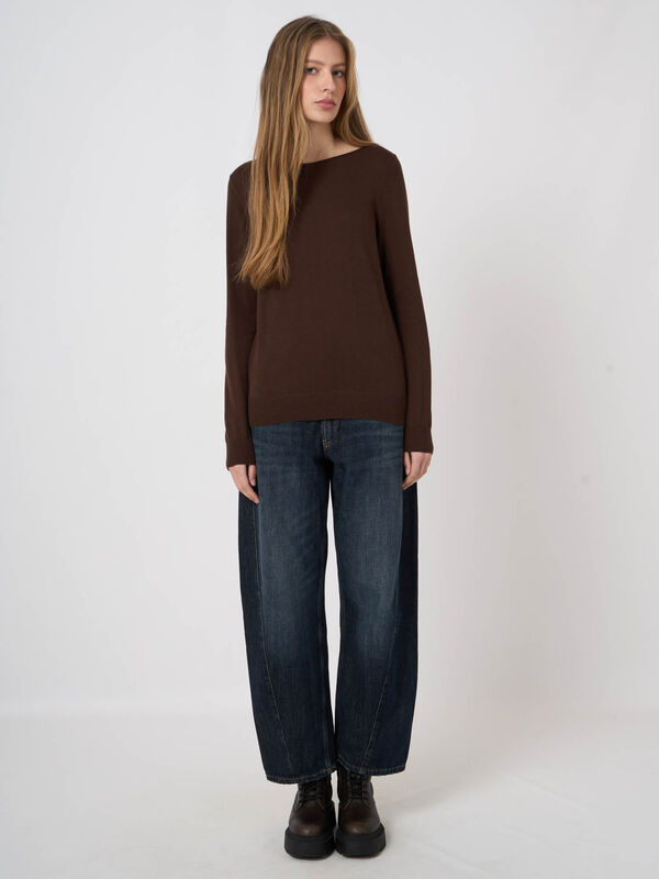 Fijngebreide katoen-viscose trui met boothals image number 2