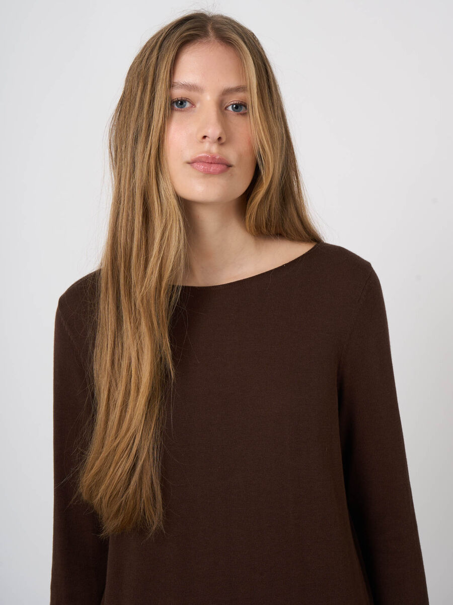 Cotton-Viscose Fine-Knit Boat-Neck Sweater image number 3