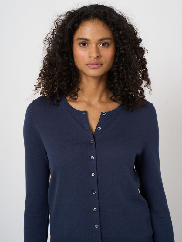 Feinstrick-Cardigan aus Baumwollmix mit Knopfleiste image number 2