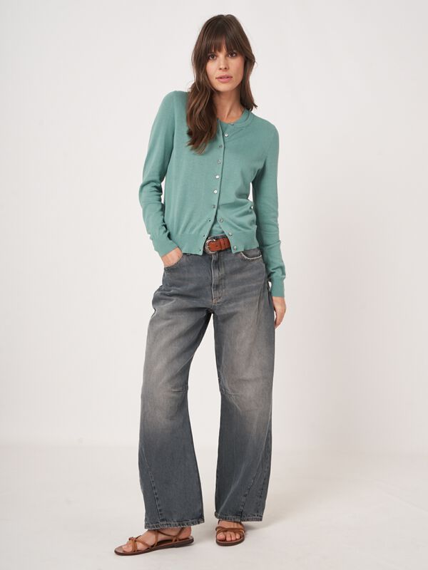 Cardigan basique en fine maille en coton mélangé image number 6