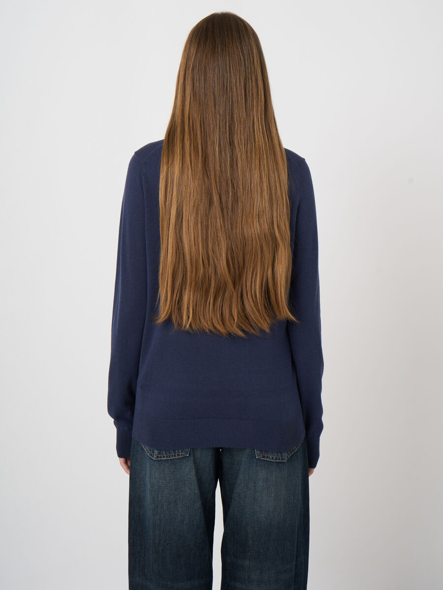 Fine-knit cotton-blend v-neck sweater image number 3