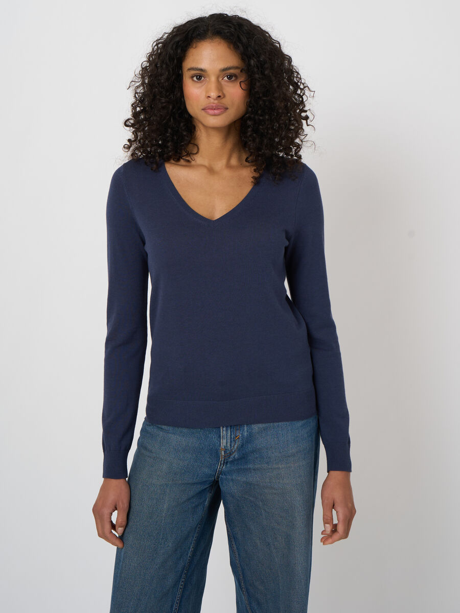 Fine-knit cotton-blend v-neck sweater image number 0