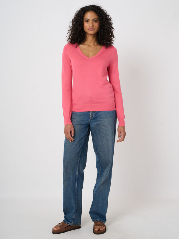 Fine-knit cotton-blend v-neck sweater image number 0