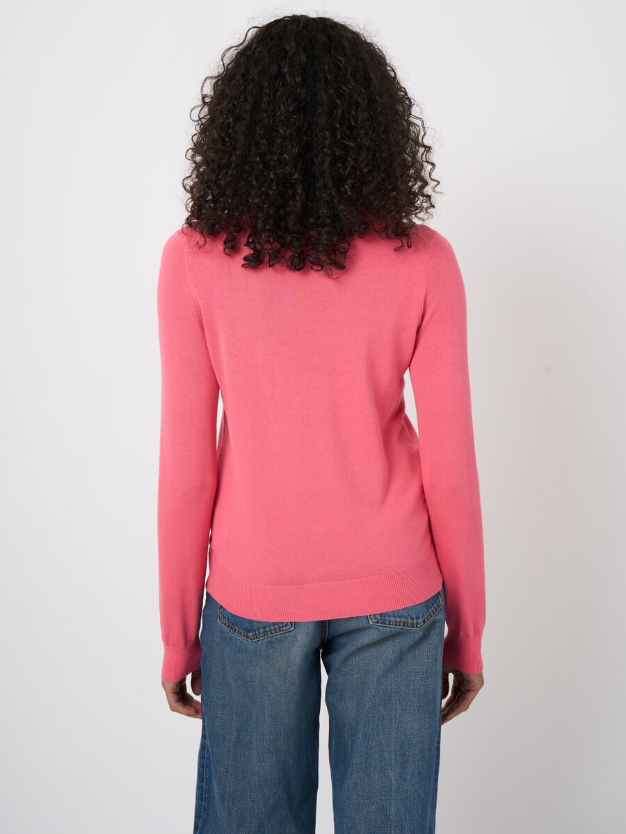 Fine-knit cotton-blend v-neck sweater image number 3