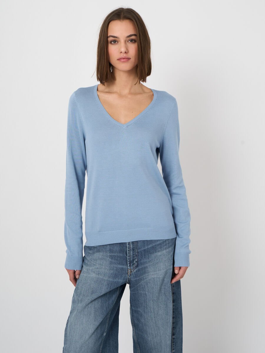 Fine-knit cotton-blend v-neck sweater image number 0