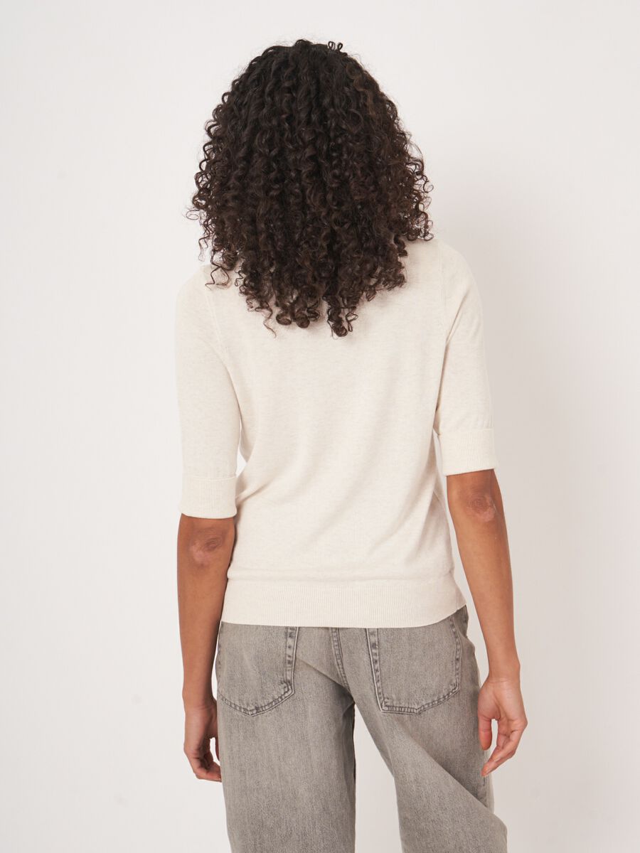 Basic fijngebreide trui met korte mouwen image number 4
