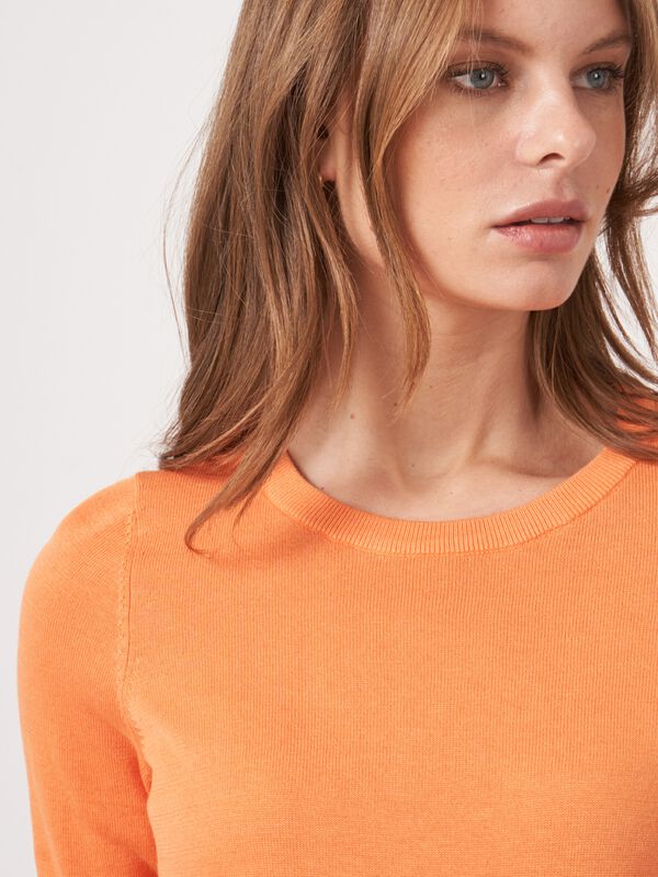 Basic fijngebreide trui met korte mouwen image number 2