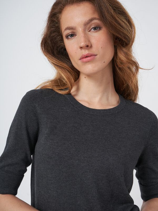 Basic fine knit short sleeve pullover cotton blend image number 3