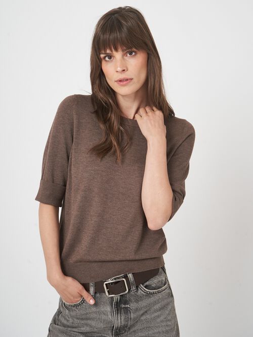 Basic fijngebreide trui met korte mouwen