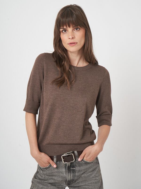 Basic fijngebreide trui met korte mouwen image number 3