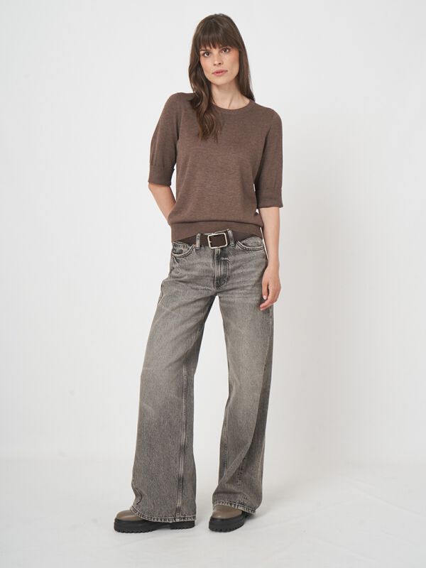 Basic fijngebreide trui met korte mouwen image number 6