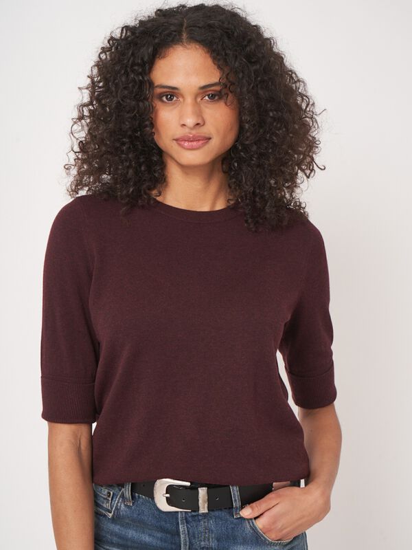 Basic fijngebreide trui met korte mouwen image number 1