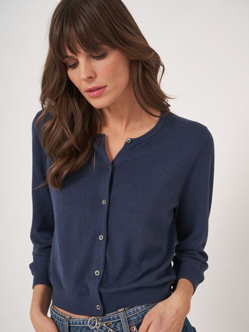 Kort vest met ronde hals van biologisch katoen