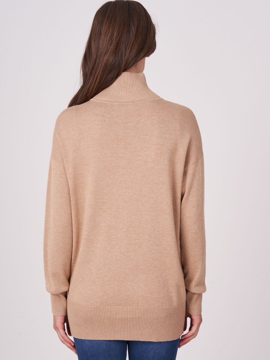 Pull long avec col montant et ourlet côtelés image number 1