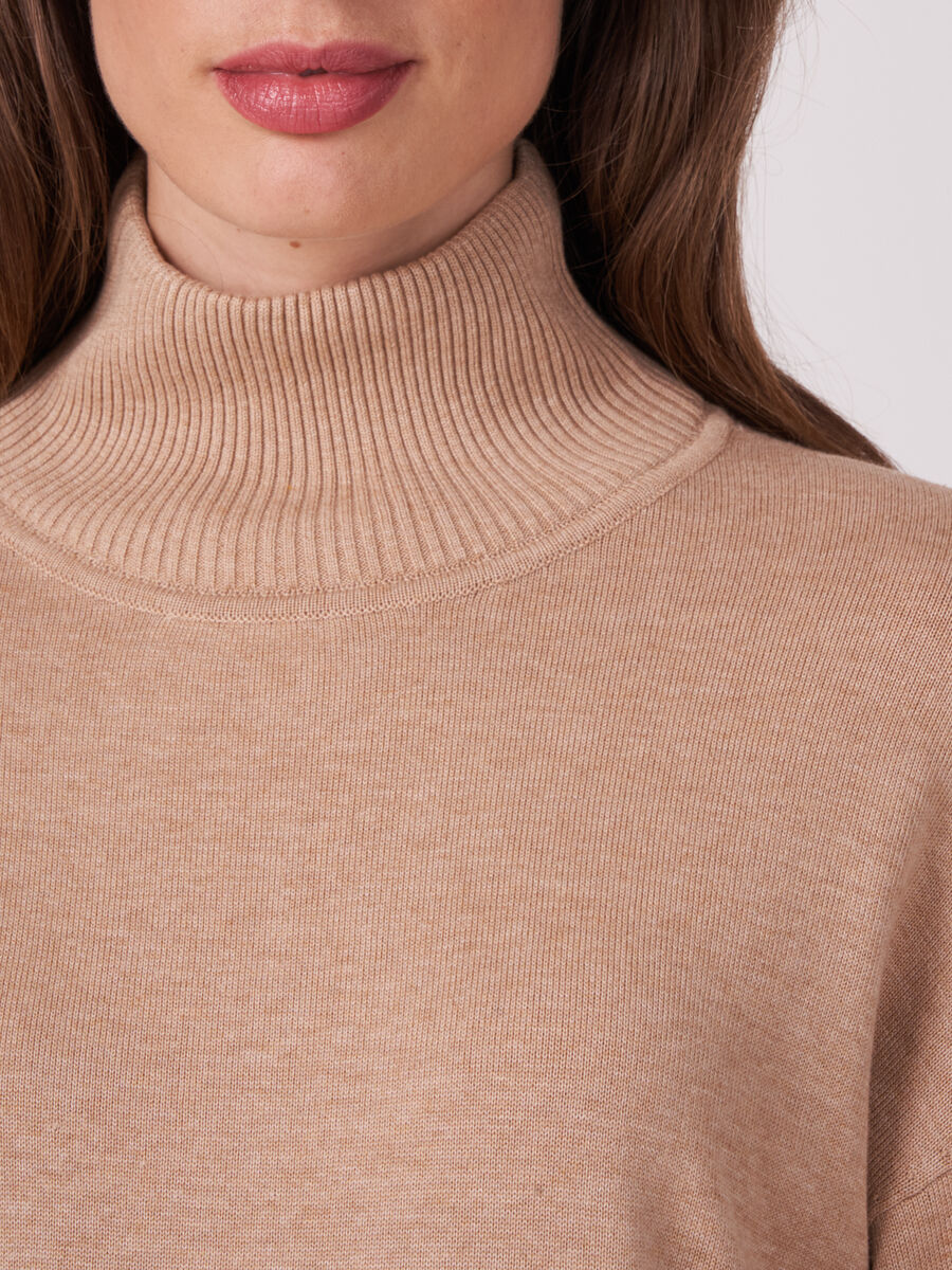 Pull long avec col montant et ourlet côtelés image number 2