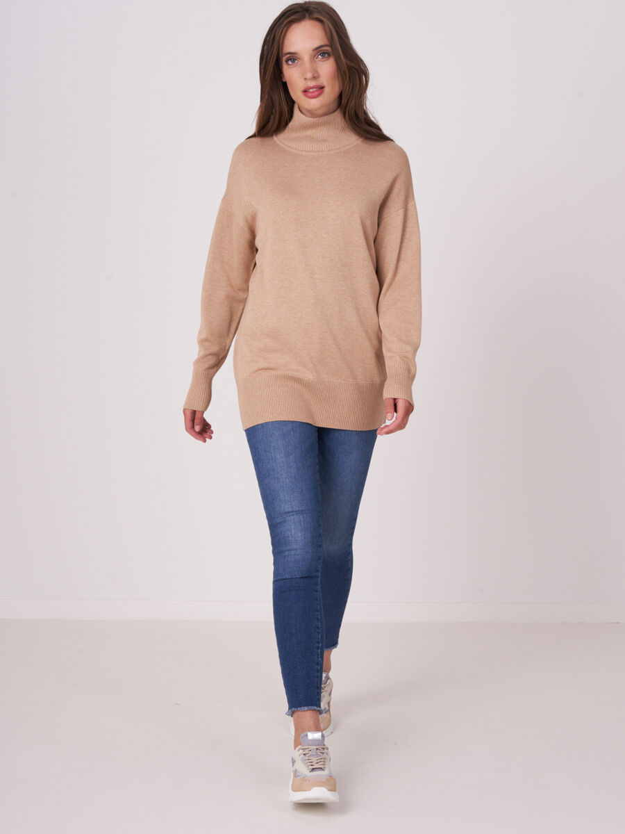 Pull long avec col montant et ourlet côtelés image number 3