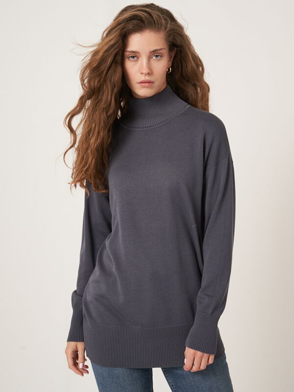 Langer Pullover mit Stehkragen image number 0