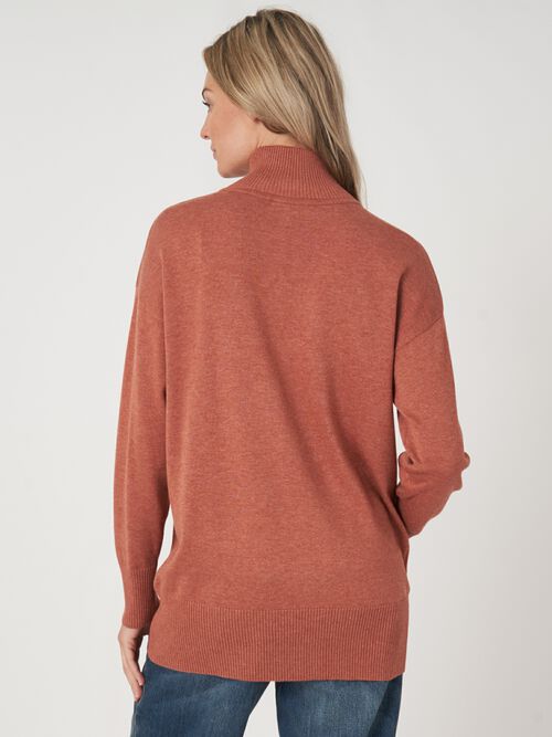 Lange trui met opstaande kraag