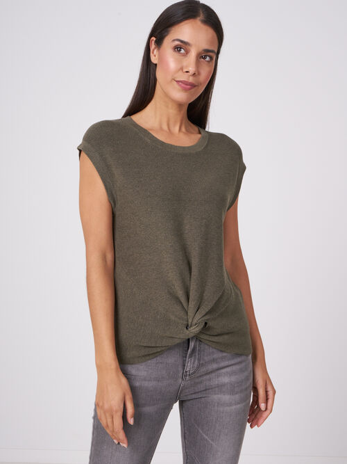 Mouwloze gebreide trui met gedraaide zoom van katoen-linnen-mix