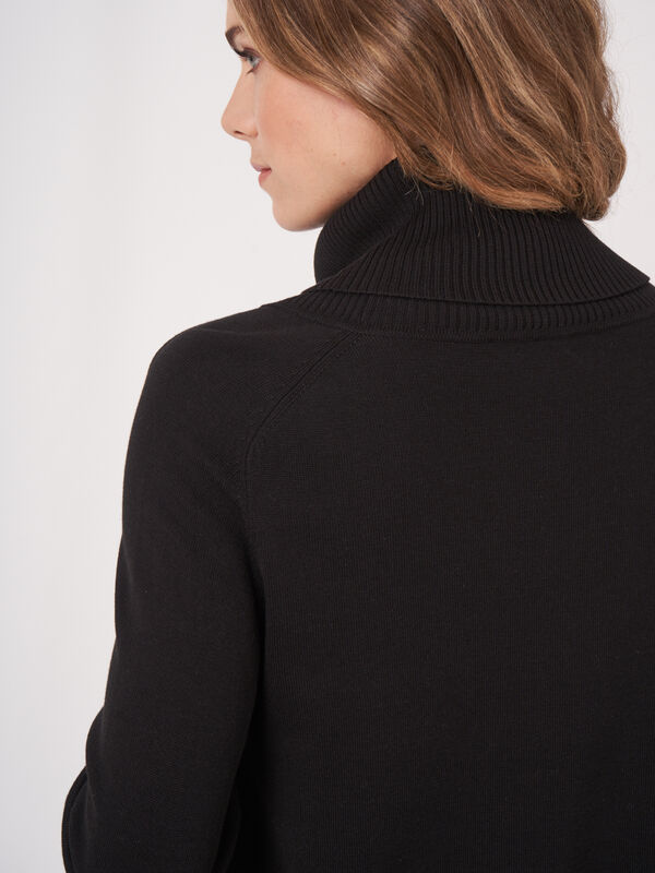 Pull en coton m&eacute;lang&eacute; avec col roul&eacute; &agrave; larges c&ocirc;tes image number 4