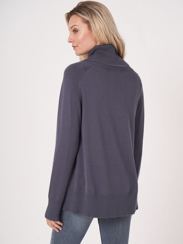 Trui van katoenmix met brede geribde rolkraag image number 2