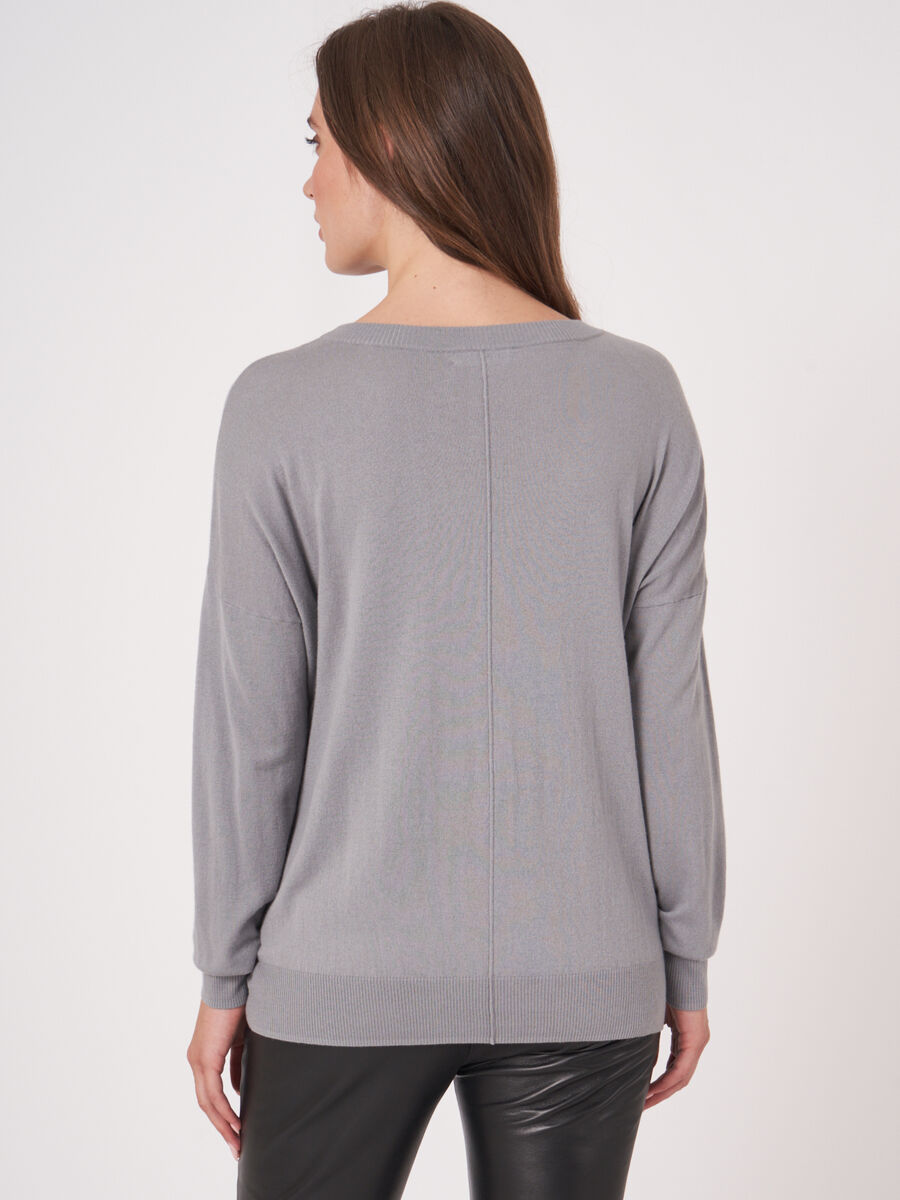 Pull oversized en cachemire avec couture de séparation image number 1