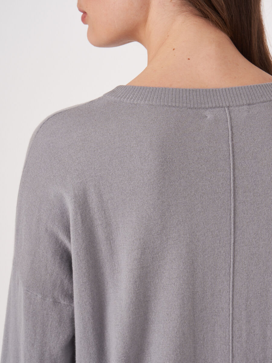 Pull oversized en cachemire avec couture de séparation image number 5