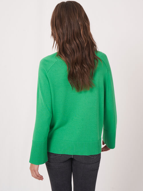 Pull en tricot avec large ourlet c&ocirc;tel&eacute;