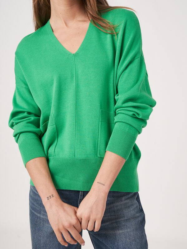 Pull &agrave; col V en coton m&eacute;lang&eacute; avec poches image number 3