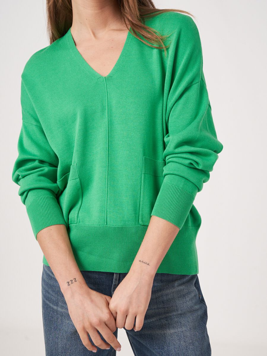Pullover mit V-Ausschnitt aus Baumwollmischung und Taschen image number 3