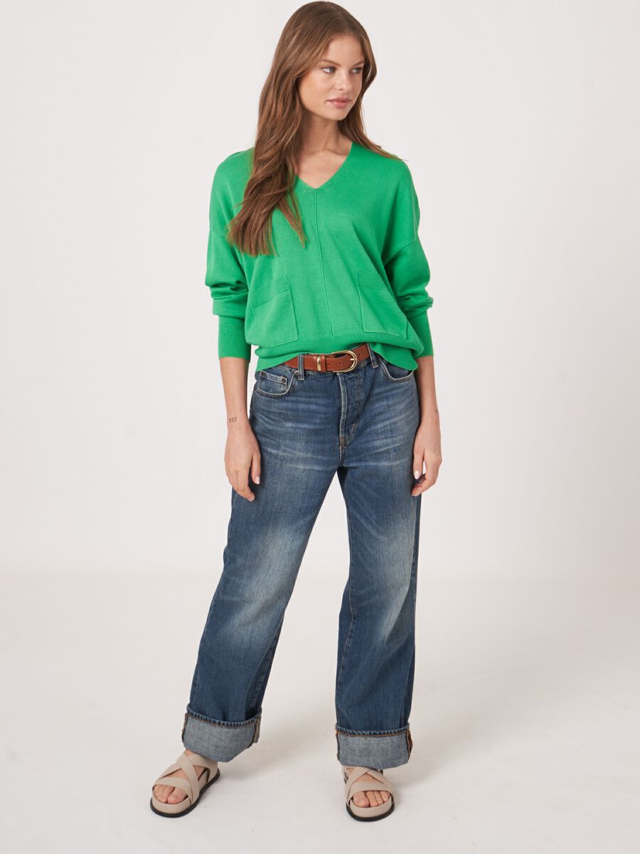 Pullover mit V-Ausschnitt aus Baumwollmischung und Taschen image number 4