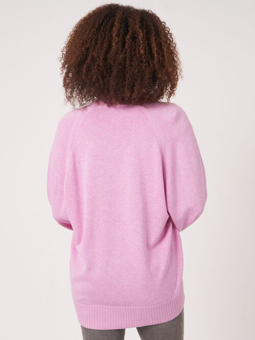 Fijn gebreid vest van katoenmix met sjaalkraag en zakken